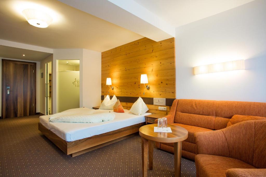 Hotel Lohningerhof Maria Alm am Steinernen Meer Bagian luar foto