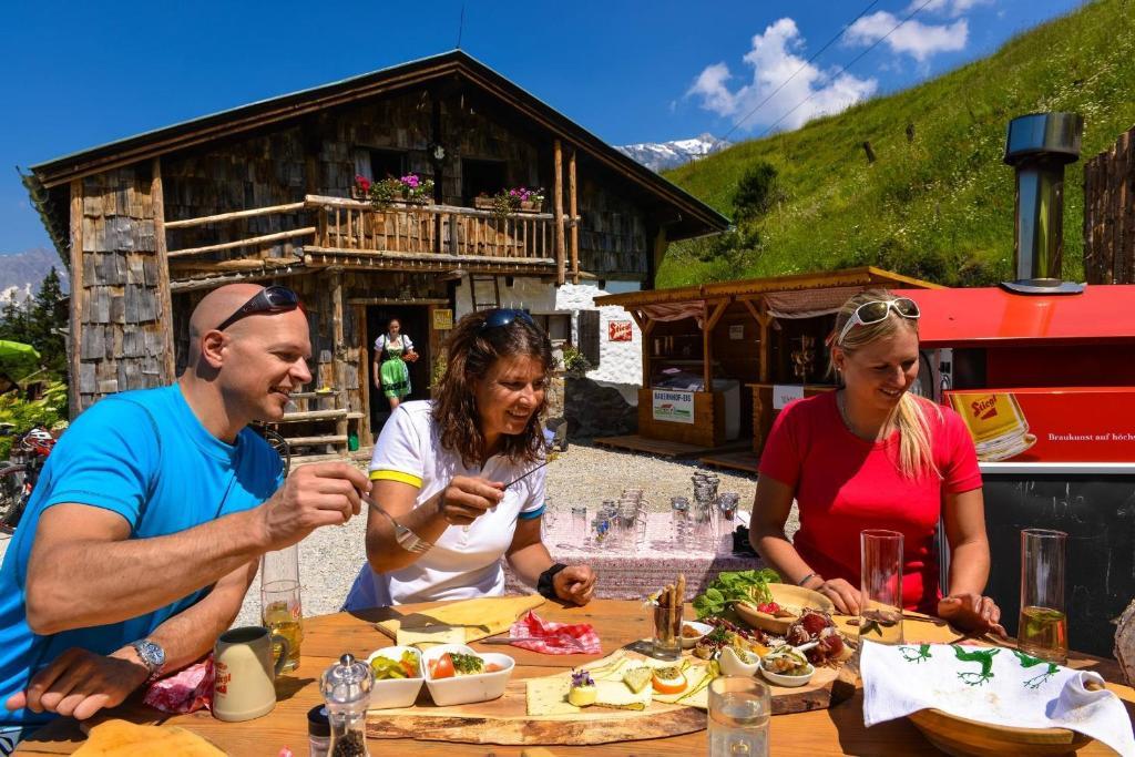 Hotel Lohningerhof Maria Alm am Steinernen Meer Bagian luar foto