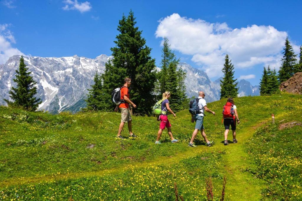 Hotel Lohningerhof Maria Alm am Steinernen Meer Bagian luar foto